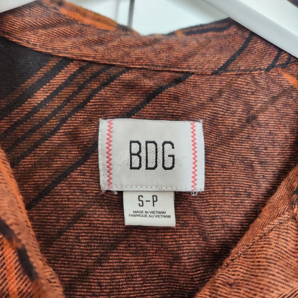BDG Long Sleeve Button Down Shirt - Picture 5 of 5